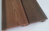 Comment fixer un lambris en PVC imitation bois au plafond ?