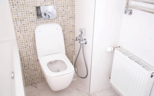 Comment installer correctement une douchette wc ?