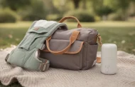 Sac à langer, porte-bébé, chauffe-biberon nomade : comment choisir les accessoires indispensables pour voyager avec bébé ?